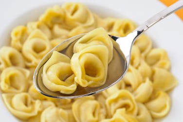 Online masterclass on tortellini, broth and Parmesan sauce
